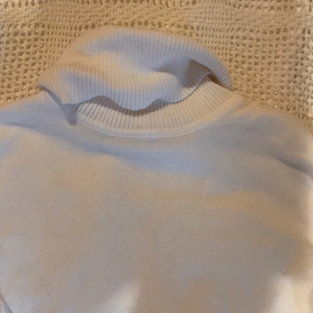 Perfect knit lightweight white turtleneck sweater with cuff and bottom rubbing